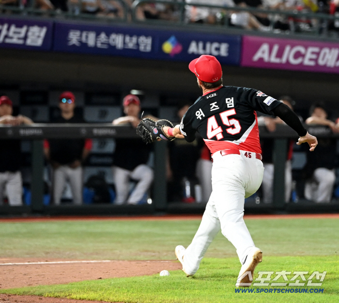  Yoo Kang-nam's batting that touched Wisdom Meat overturned the decision from foul to fair