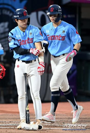  Yoon Dong-hee home-in with a walk to push Han Tae-yang
