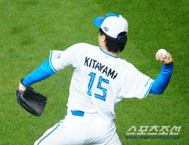 Starting pitcher's uniform number 57 → 15 change, it's August, and the manager suggested it?