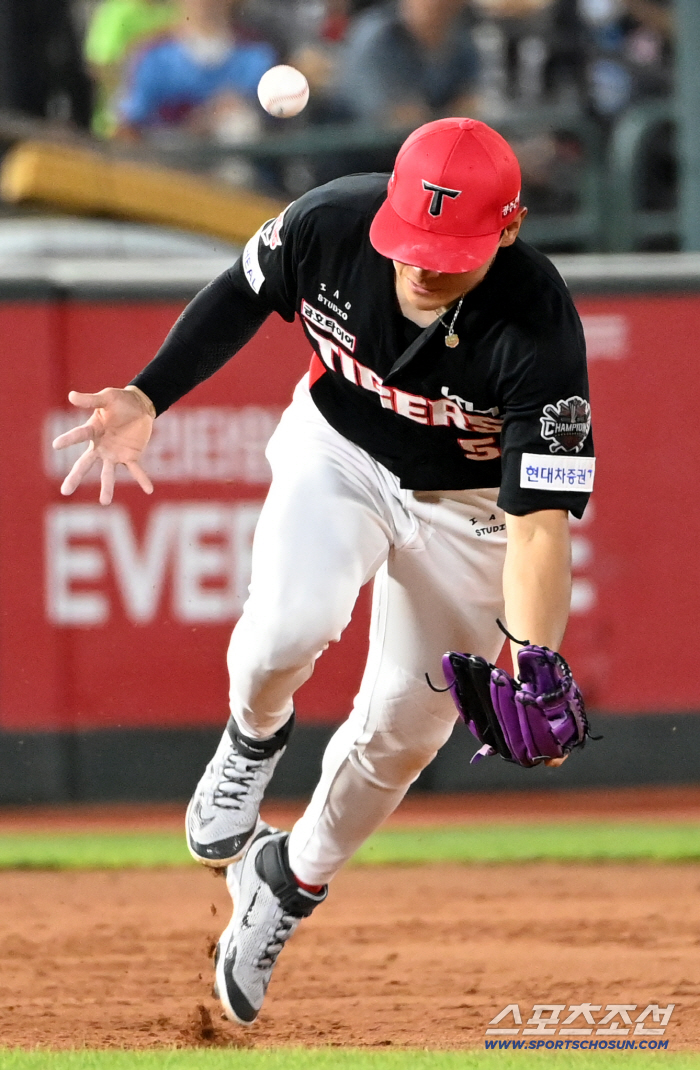 Suddenly, heavy rain Lotte training withdraws...KIA's return match is blocked by rain again.