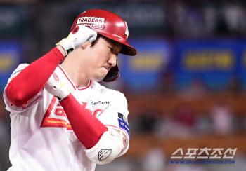 Three-run shots are better than three solo shots. Oh Tae-gon's pinch-hit three-run SSG, three home runs, and five-to-four come-from-behind victory over Samsung. 4th place. 