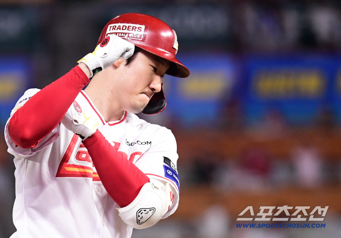 Three-run shots are better than three solo shots. Oh Tae-gon's pinch-hit three-run SSG, three home runs, and five-to-four come-from-behind victory over Samsung. 4th place.