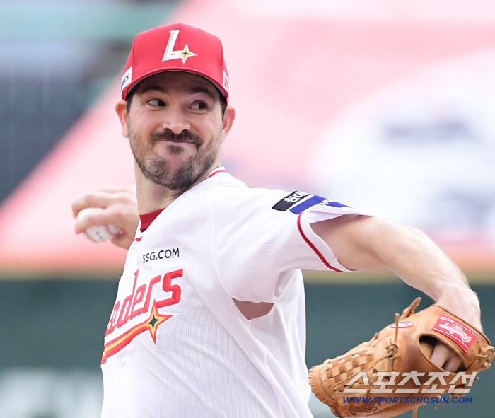 Three-run shots are better than three solo shots. Oh Tae-gon's pinch-hit three-run SSG, three home runs, and five-to-four come-from-behind victory over Samsung. 4th place.