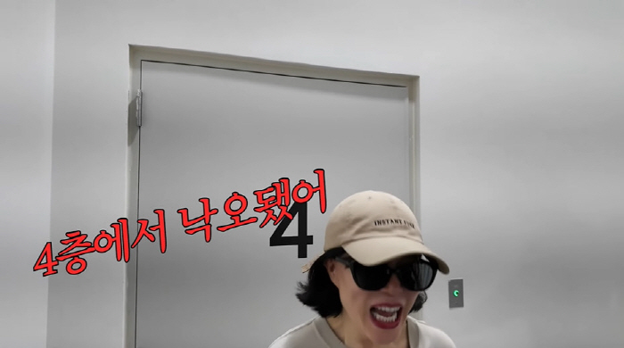 65-year-old Choi Hwa-jung seems to be tearing up the seven-minute exercise law that maintains size 55 (Choi Hwa-jung)