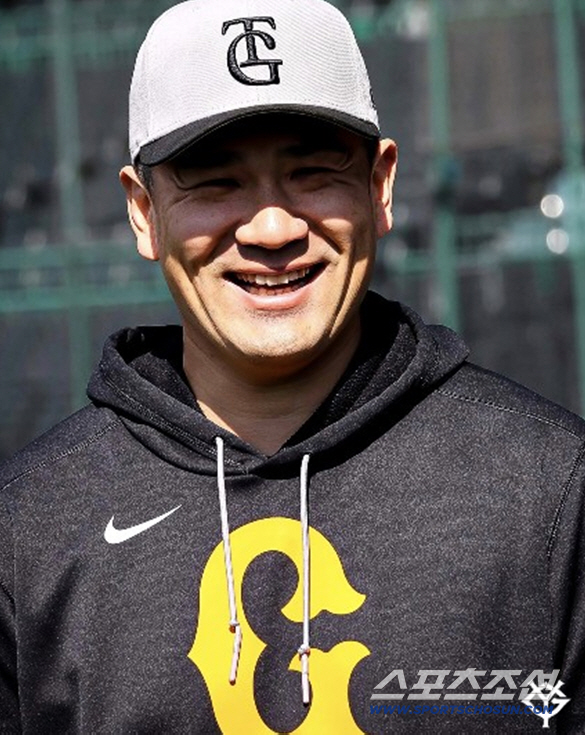 After being replaced by a runner, he lost the victory with a fielder's error, allowing two runs in 5.2 innings and failing to win 199 in total in 98 days