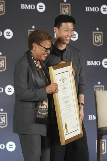 Black and gold with the light of 'Sony' added to it! I came all the way to the L.A. market at the joining ceremonyBig shot Son Heung-min's status is confirmed again