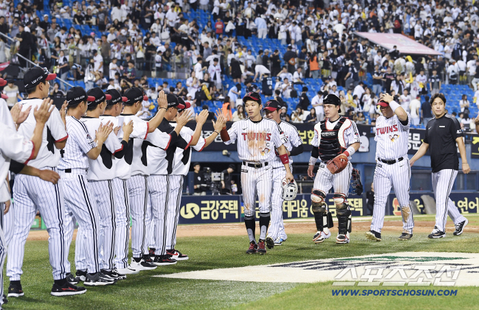 A breathtaking battle! Hanwha lost. LG is back in first place → Thanks to the fans who cheered for us passionately