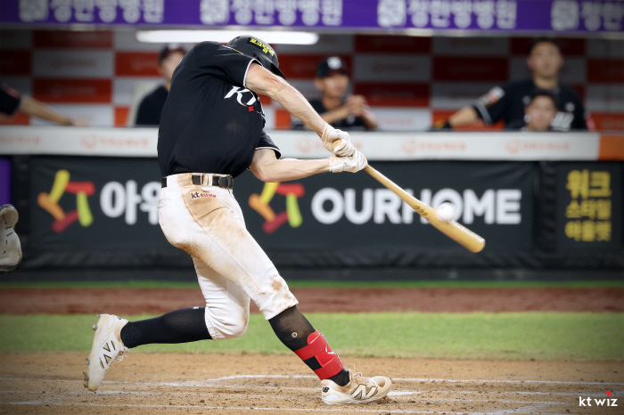 Chance concentration stood out...What a winning series against Hanwha! KT was the hero of the second half of all three consecutive games