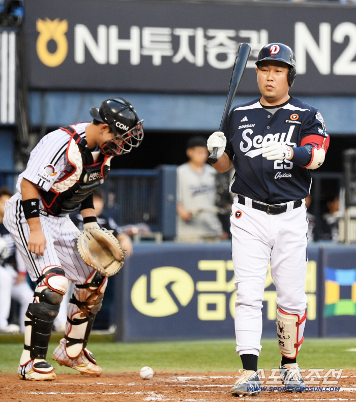 Doosan caught LG in first place after the home run banging, turning the tables around, Yang Eui-ji, and Kim Min-seok, a reversal