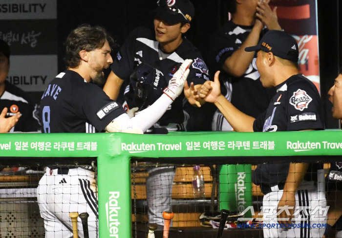 Doosan caught LG in first place after the home run banging, turning the tables around, Yang Eui-ji, and Kim Min-seok, a reversal