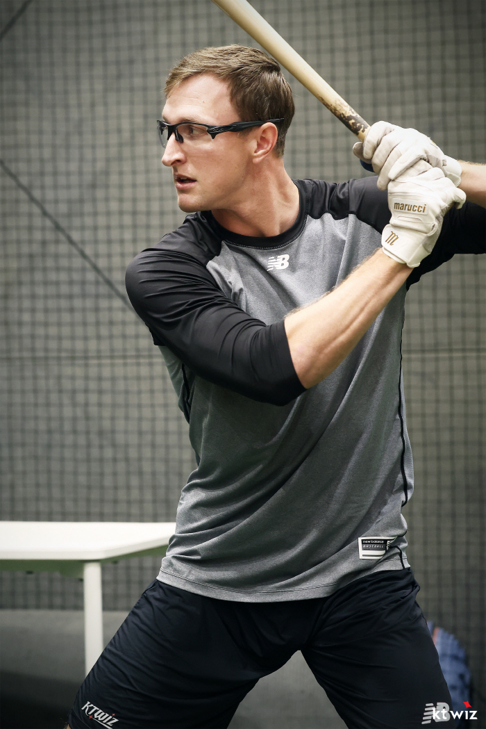 A double against Ponce? The third base hit the jade...You're so fast. I complimented you, but why didn't you take a hit