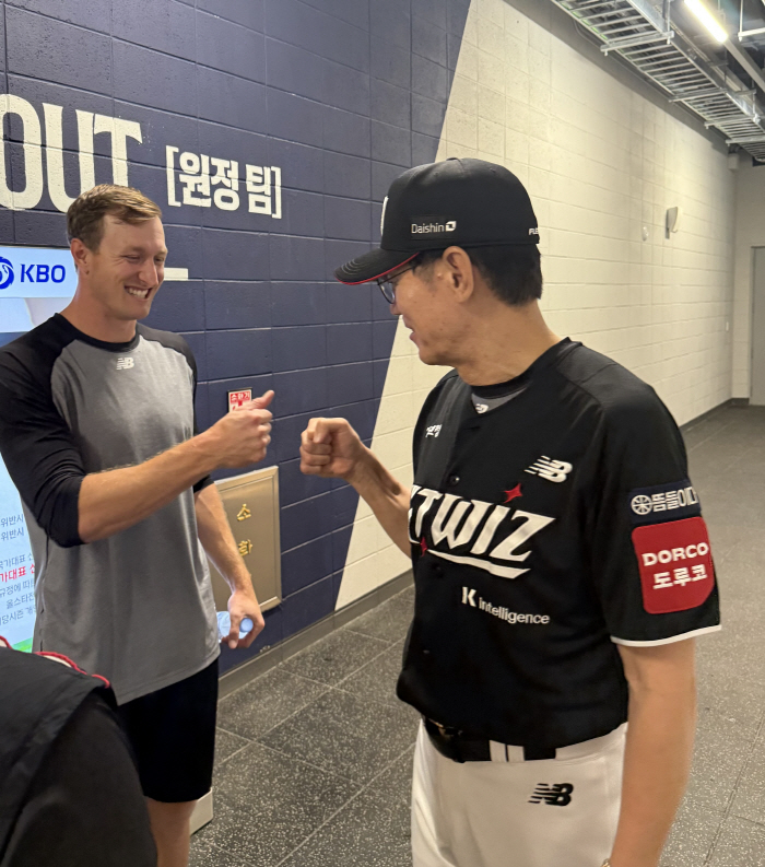 A double against Ponce? The third base hit the jade...You're so fast. I complimented you, but why didn't you take a hit