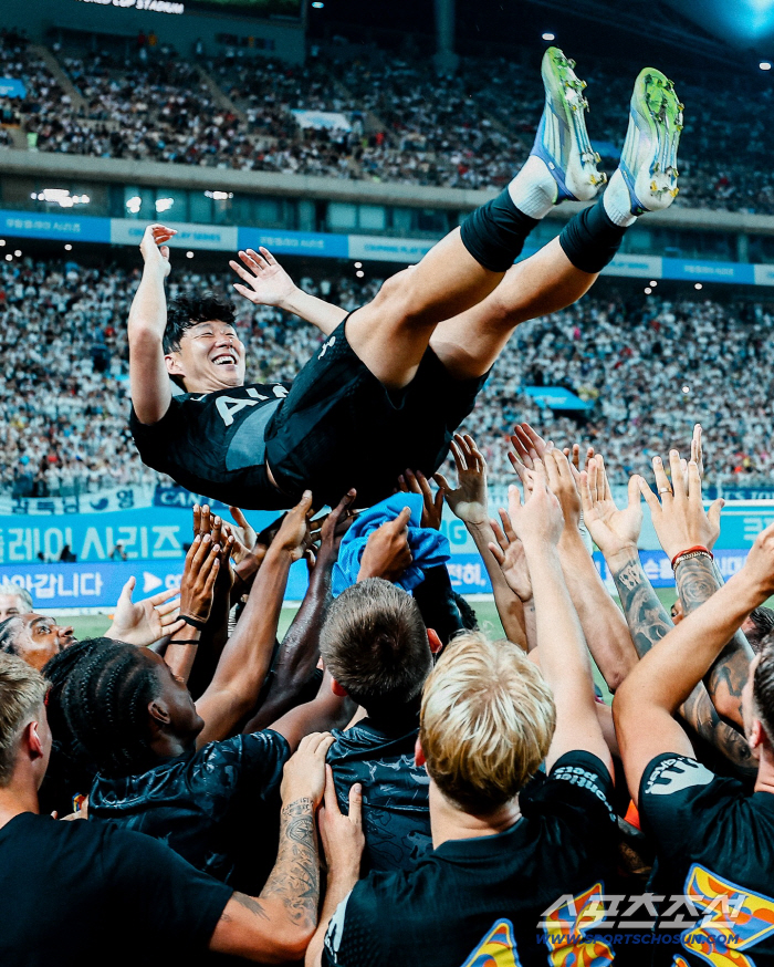 Hi Sonny, I will remember and thank you forever. Tottenham's elegant last goodbye, Son Heung-min also responded with a video letter to the fans. It was the most beautiful goodbye in EPL history