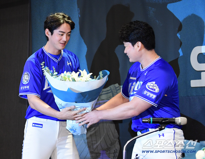 How many points did you rate yourself as a player in 21 years? Oh Seung-hwan's retirement press conference was held and a beautiful period of 21 years