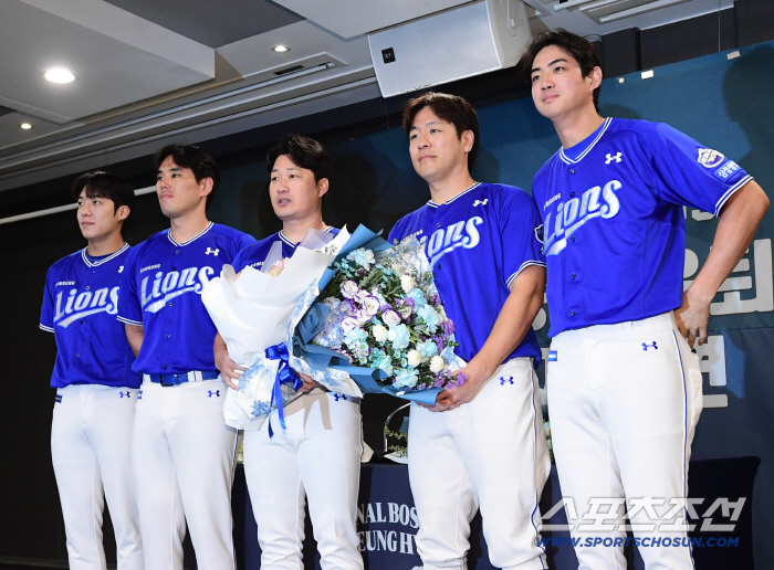 How many points did you rate yourself as a player in 21 years? Oh Seung-hwan's retirement press conference was held and a beautiful period of 21 years