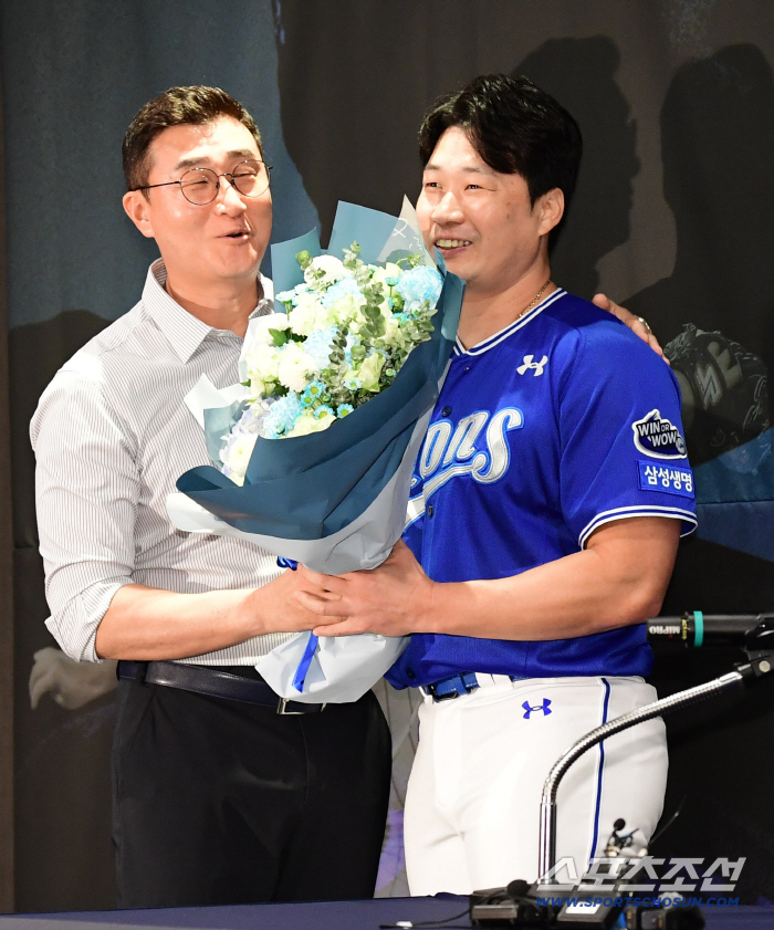 How many points did you rate yourself as a player in 21 years? Oh Seung-hwan's retirement press conference was held and a beautiful period of 21 years