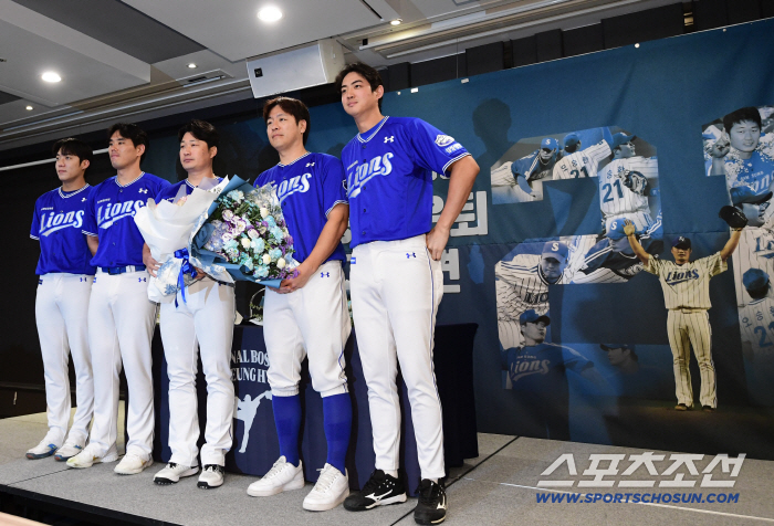 How many points did you rate yourself as a player in 21 years? Oh Seung-hwan's retirement press conference was held and a beautiful period of 21 years