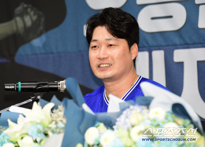 How many points did you rate yourself as a player in 21 years? Oh Seung-hwan's retirement press conference was held and a beautiful period of 21 years 