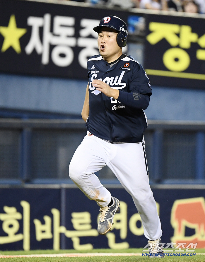 I guess you forgot my speed.. Yang Eui-ji storm 2nd base! → The tie for the most stolen bases in a game! It wasn't even the first time?