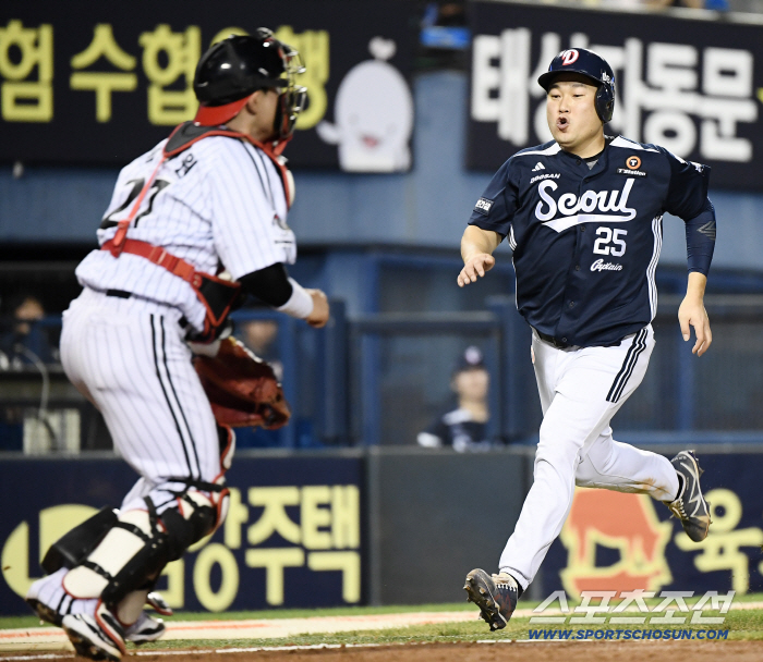 I guess you forgot my speed.. Yang Eui-ji storm 2nd base! → The tie for the most stolen bases in a game! It wasn't even the first time?
