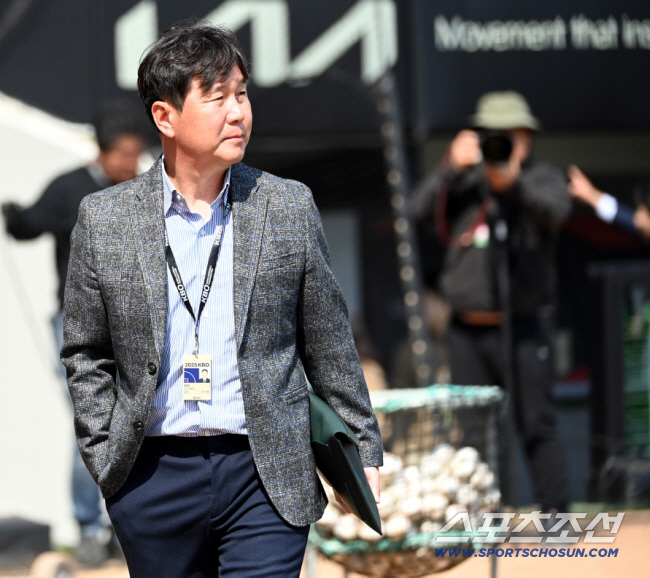 It's a pity regardless of whether coach Ryu Ji-hyun, who thought about the failure of the WBC shock, will participate or not