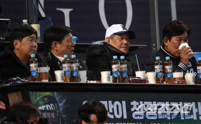 It's a pity regardless of whether coach Ryu Ji-hyun, who thought about the failure of the WBC shock, will participate or not