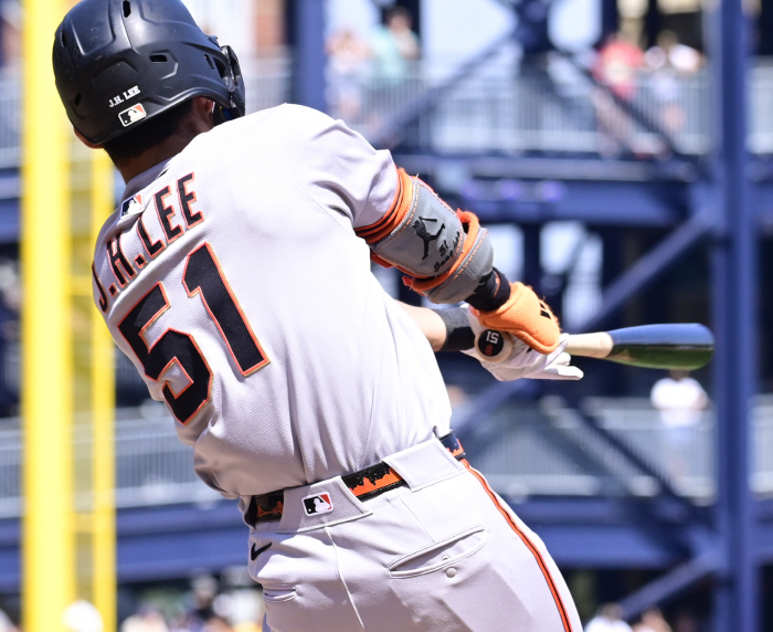 Lee Jung-hoo's revival  San Francisco's rebound SF Lee Jung-hoo, who is fully alive in the seventh batting order, exploded long balls in six consecutive games. The team is the winning series for the second time in a row