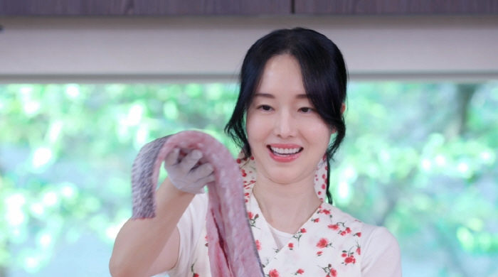 Lee Jung-hyun to install a large steel plate at home → This time, a large croaker dismantling show...Are you going to turn into a chef? (Pyeon Restaurant)
