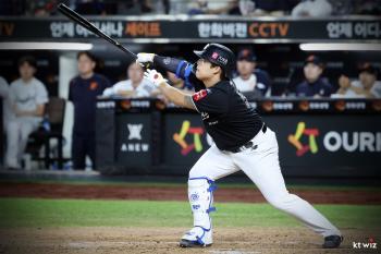 LG, are you thankful? Kang Baekho did it again! KT's upset victory in the 9th inning...Hanwha to take a break from winning group, ranking second in a day 