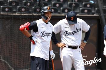 Perfect live batting → I brought it back earlier...No. 1 hit, a registered pinch hitter for the first team in a surprise move, and a leadoff against LG is scheduled