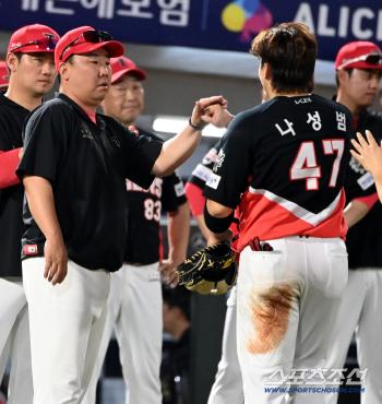  Director Lee Beom-ho and Na Sung-bum's laser throw was good