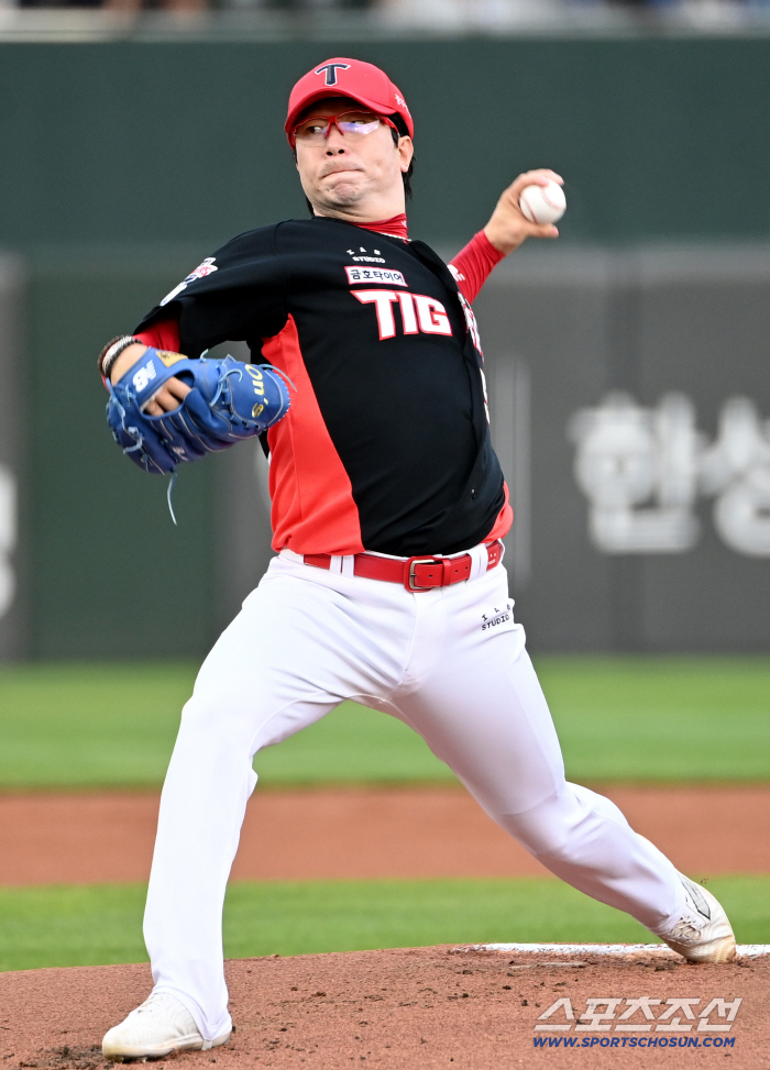  KIA starter Yang Hyeon-jong's hard pitching