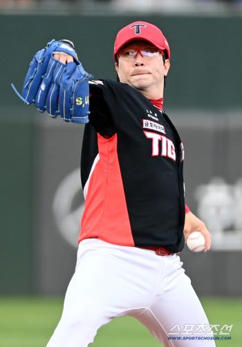  KIA starter Yang Hyeon-jong's hard pitching