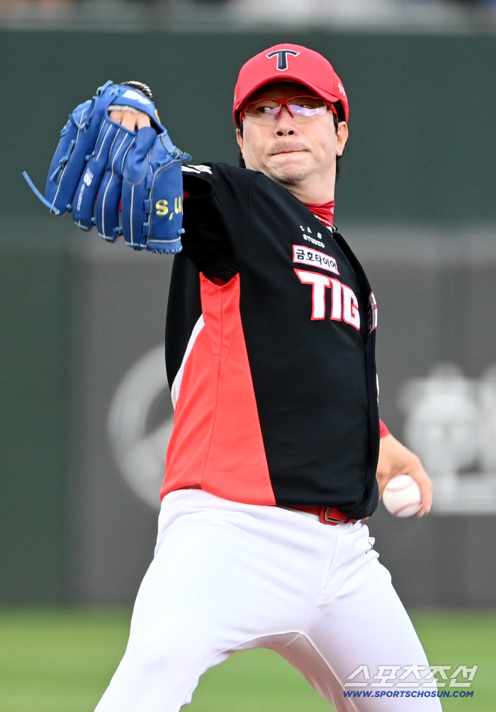  KIA starter Yang Hyeon-jong's hard pitching