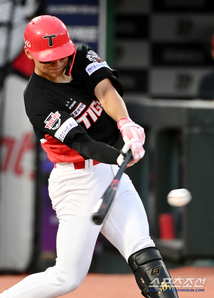  Kim Do-young makes his first hit back