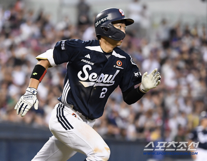  Kim Min-seok hits a double and runs fast