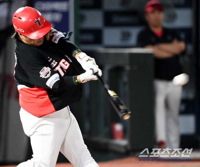  Kim Sun-bin explodes into a two-run shot that widens the score gap