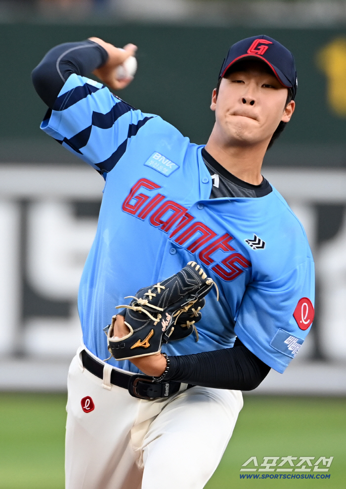  Lotte starter Lee Min-seok's hard throw