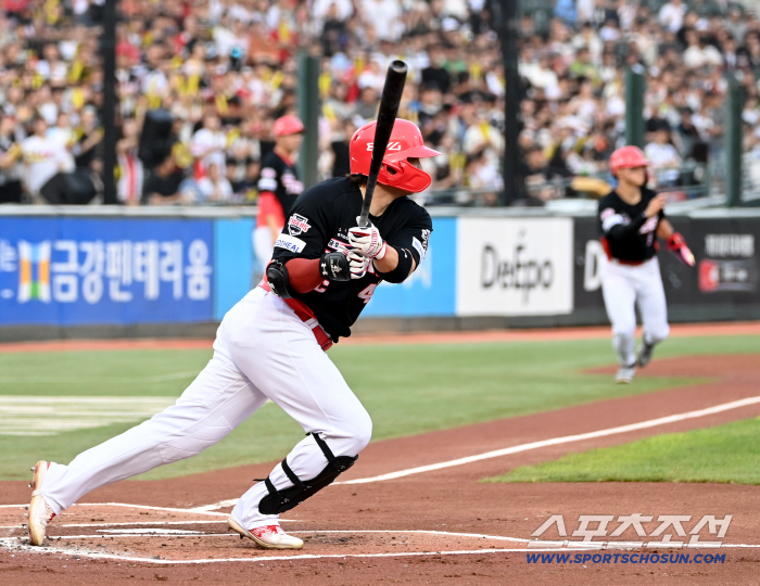  Na Sung-bum's first RBI with a timely hit in the first inning