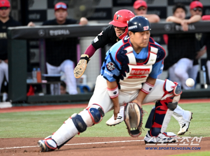  Park Chan-ho, Choi Hyung-woo's timely hit from second base to home