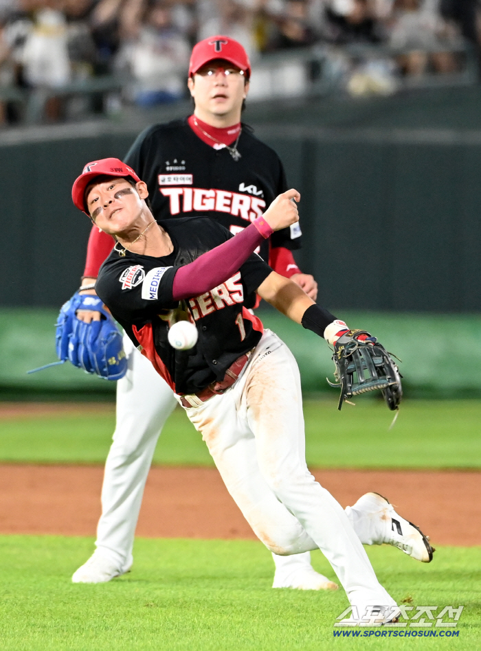  Park Chanho needs to catch the batter