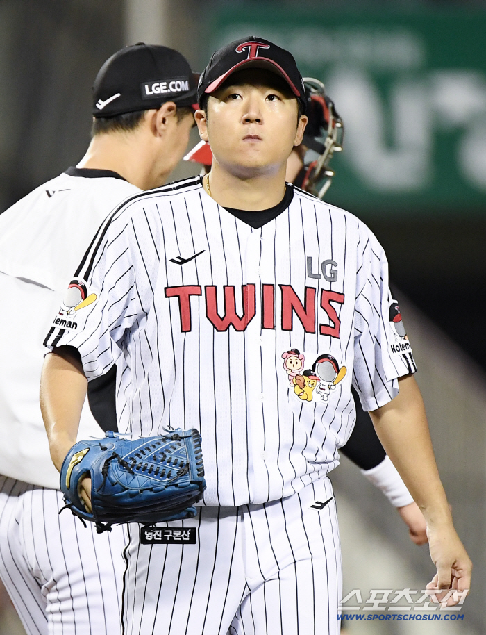  Song Seung-gi replaced after failing to pass the 5th inning