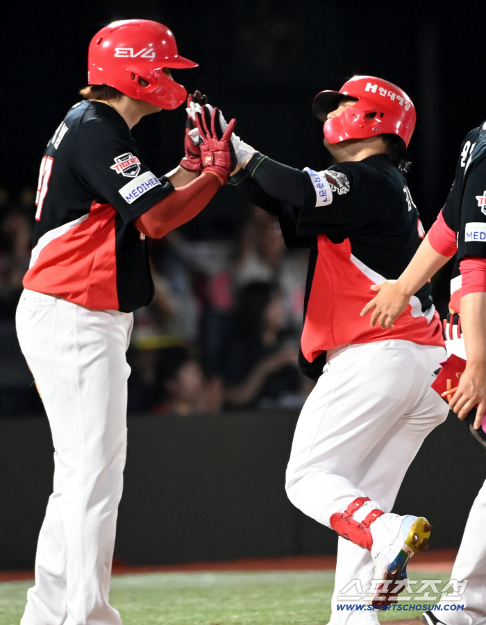  Two-run shot Kim Sun-bin and Na Sung-bum, high-five