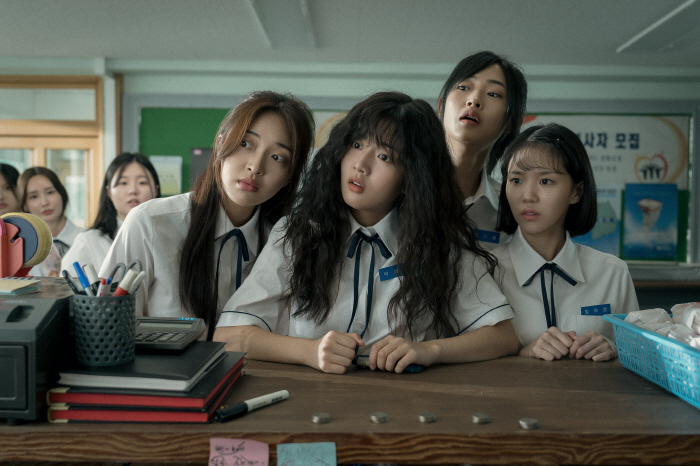Resonance born in 1994 ♥ Eunsoo born in 2002..History of Confession Uniform Romance Beyond 8 Years of Confession