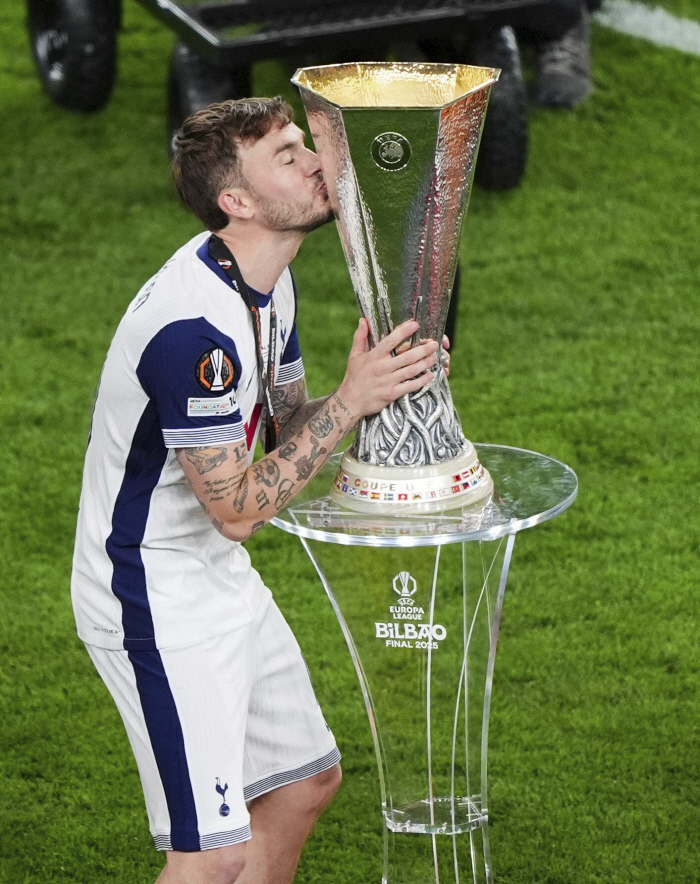 Tottenham, who sent captain Son Heung-min off, announced the rupture of Madison's cruciate ligament, which is a shock X shock...a setback in preparation for the season