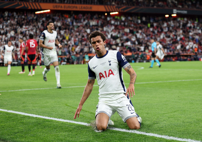 Tottenham's winning hero, Son Heung-min, who released Sonny Han, explodes his respect → Behind-the-scenes footage of SON's soccer shoes engraving is revealed thanks to Heung-min's idea
