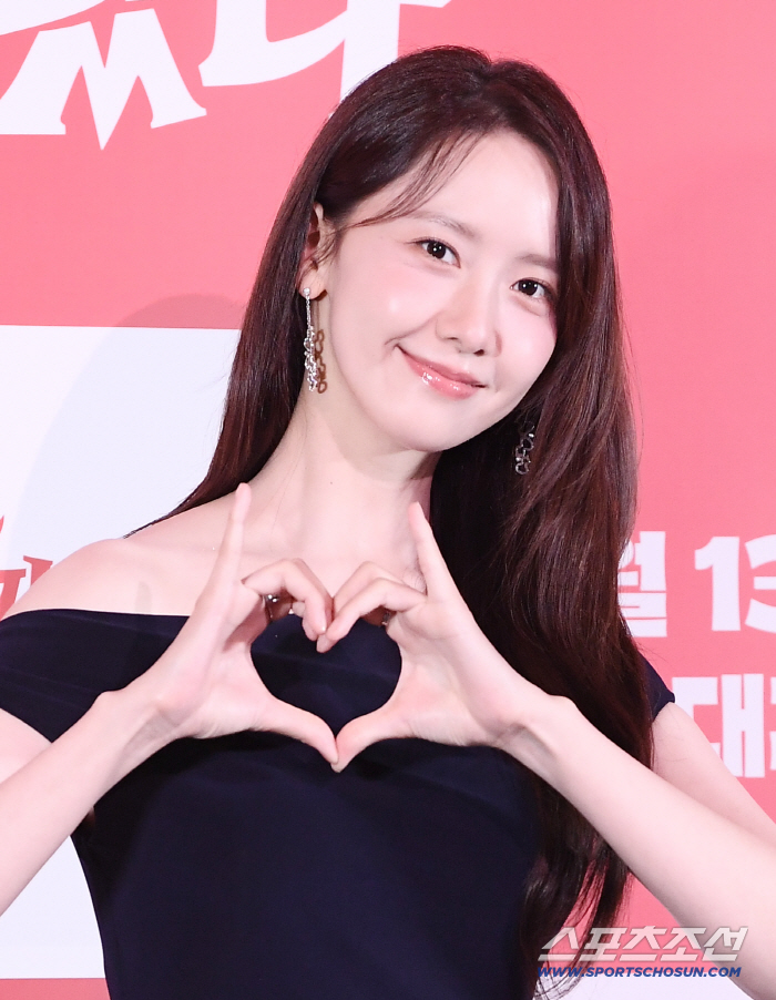 Yoona, the devil-black winter goddess, but what should I do with this?