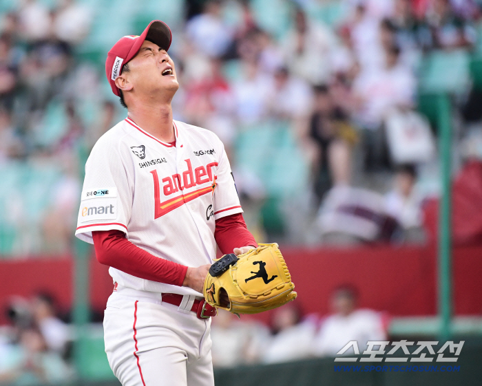 Cliff edge SSG, snap! Kim Kwang-hyun complains of pain in his left shoulder after canceling the first team today (8th) → Examination results showed inflammation 