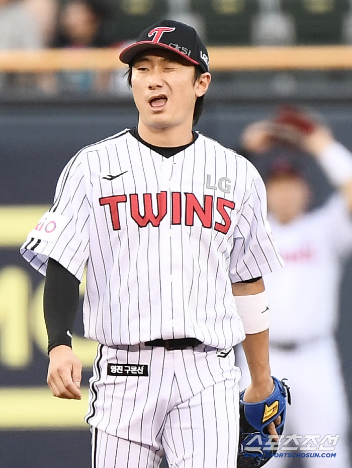 Is it a ball that a person can handle? It's not a top class in the KBO, it's not an overkill even if it's an ML-class