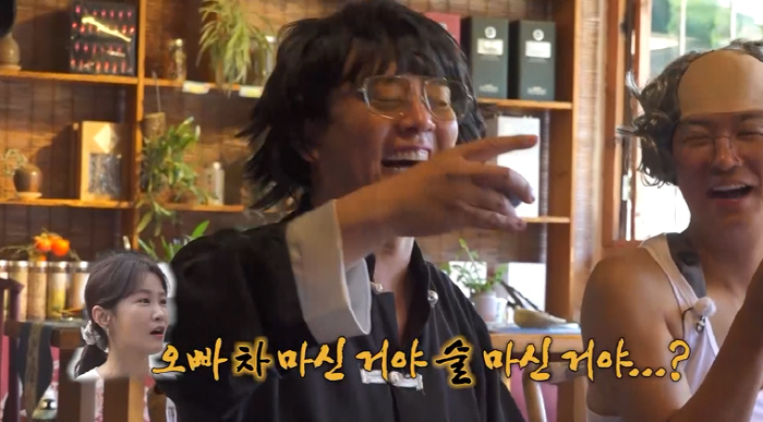 Newlywed Kim Jun-ho, surprise fluttering to female clerks..♥ Kim Jimin is shocked (single-handed tour)